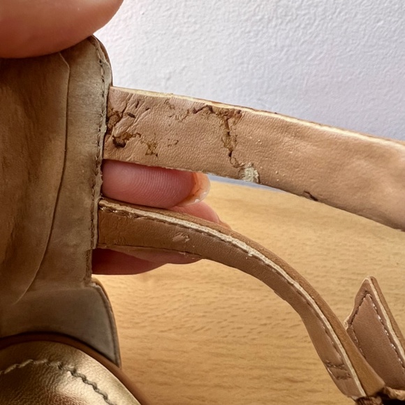 Guess Gladiator Brown Tan & Gold adornments hardware Flat Thong Sandals Zip back - Picture 9 of 16